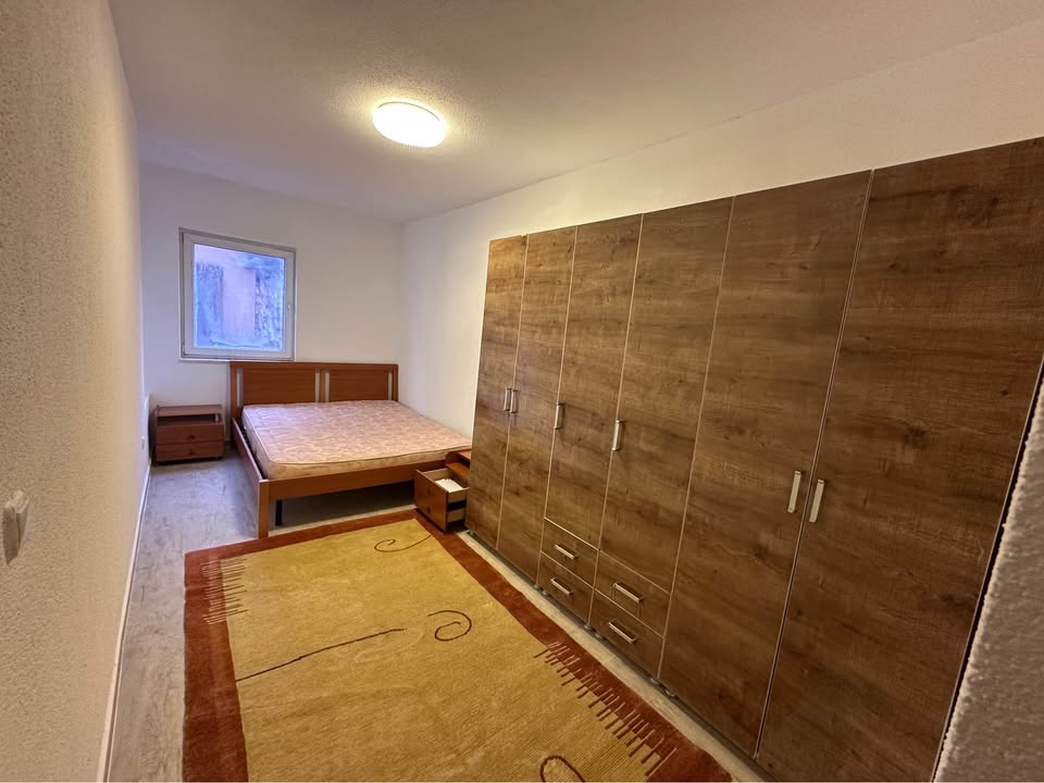 Banesë me qira 2+1 në qendër