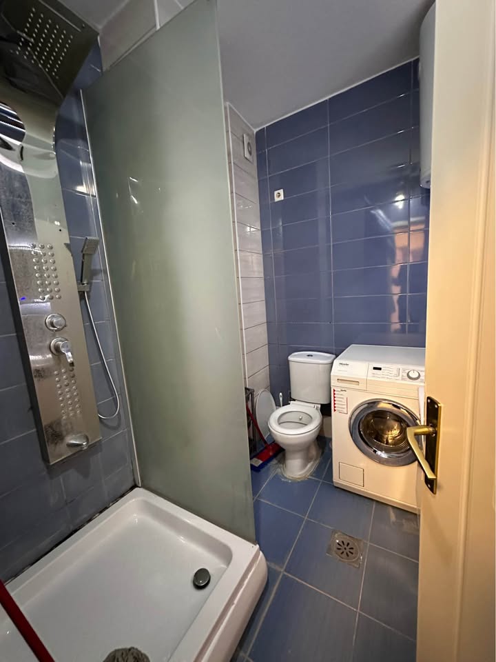 Banesë me qira 2+1 në qendër