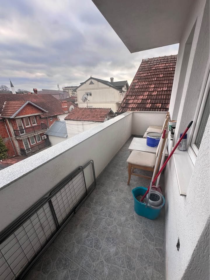 Banesë me qira 2+1 në qendër