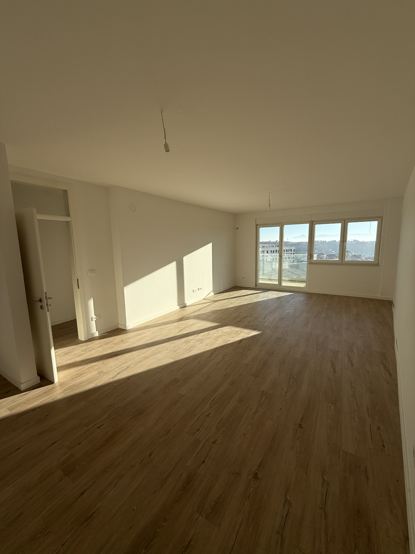 Appartement (bureau) à louer sur rruga c