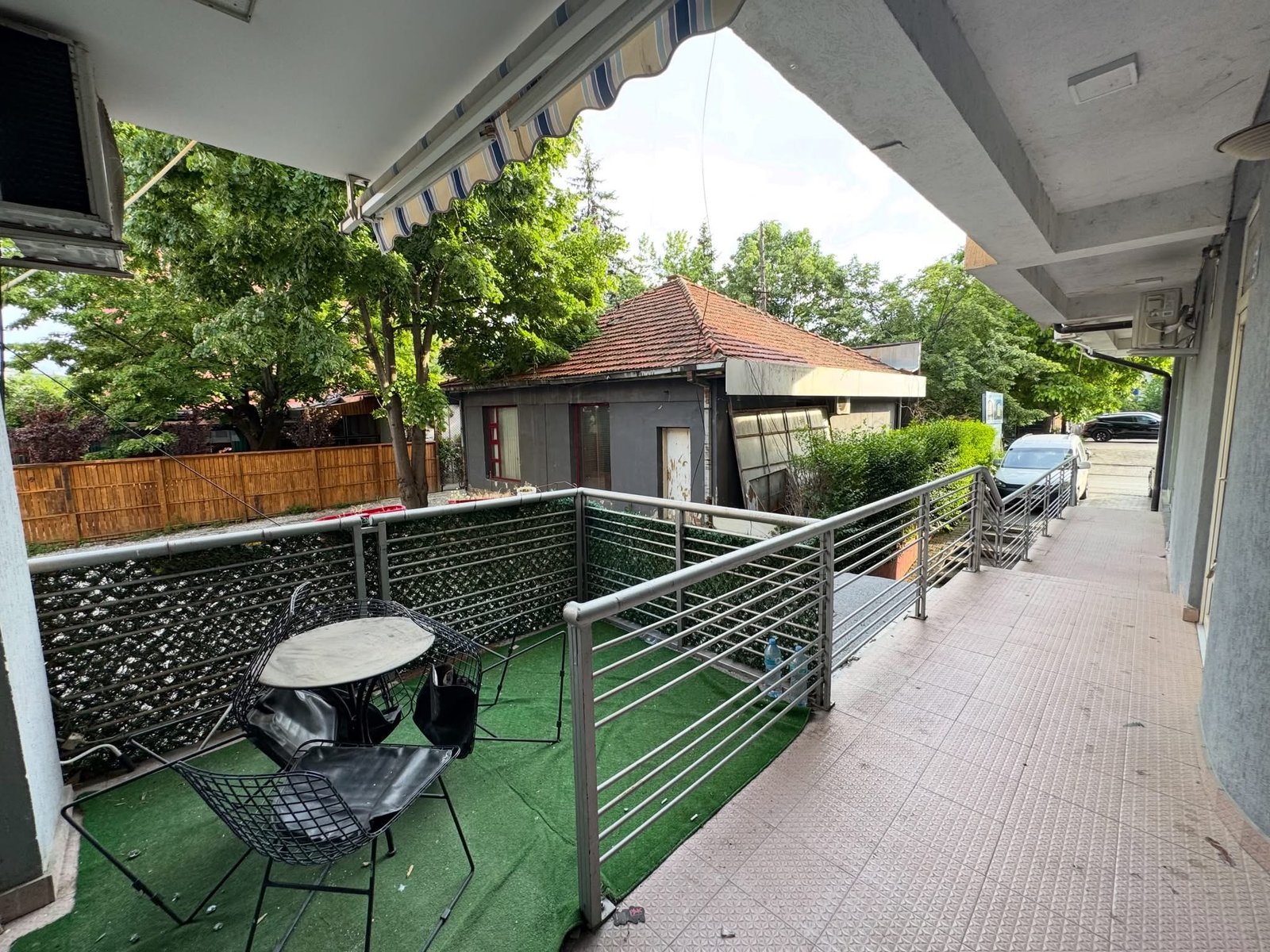 Local à louer – Centre, Pejton