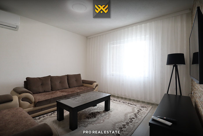 Casa di 220m² in vendita a Obiliq.