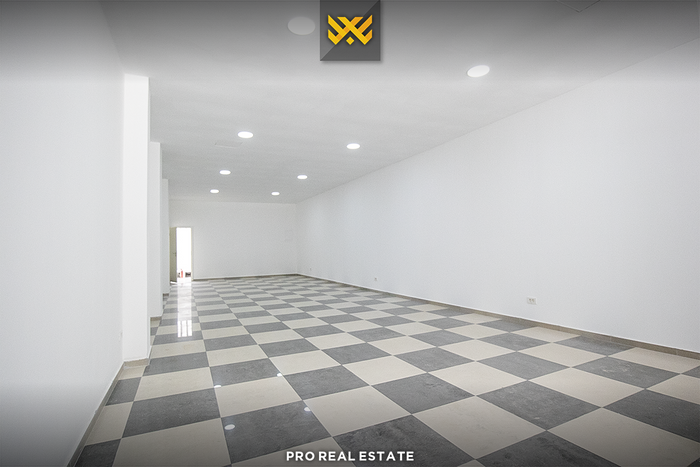 Lokal 140m² me #qira në Tophane.