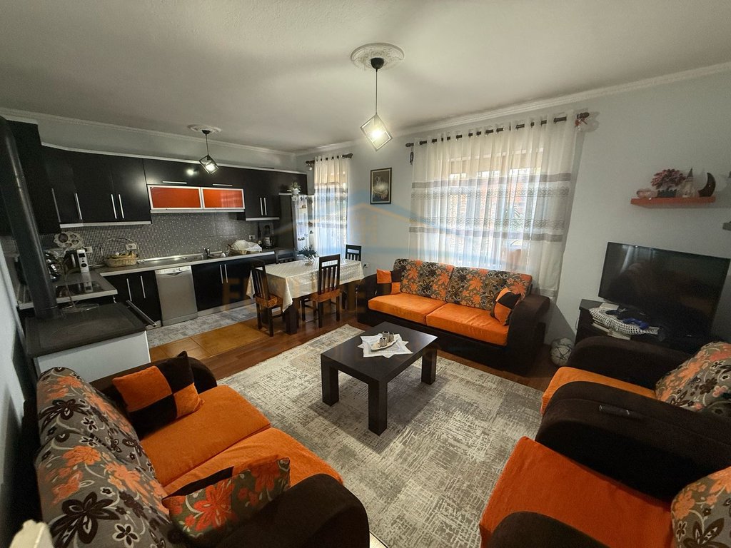 Vendu, villa à 2 étages, lagjia 1, Pogradec.