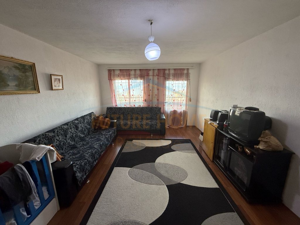 Vendu, villa à 2 étages, lagjia 1, Pogradec.