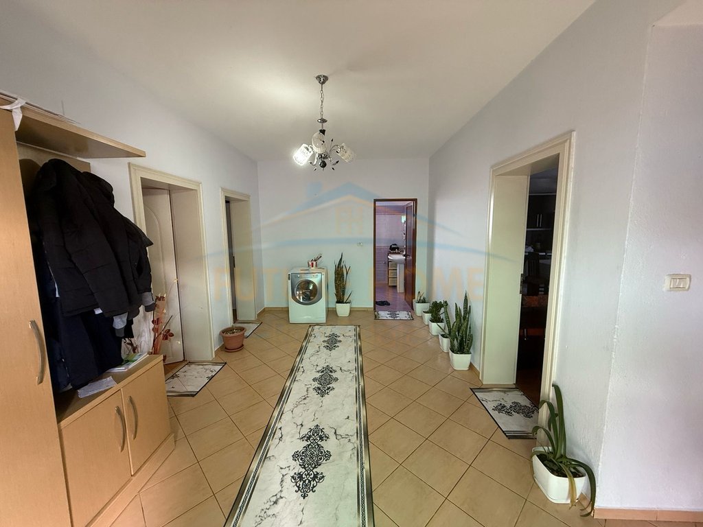 Vendu, villa à 2 étages, lagjia 1, Pogradec.