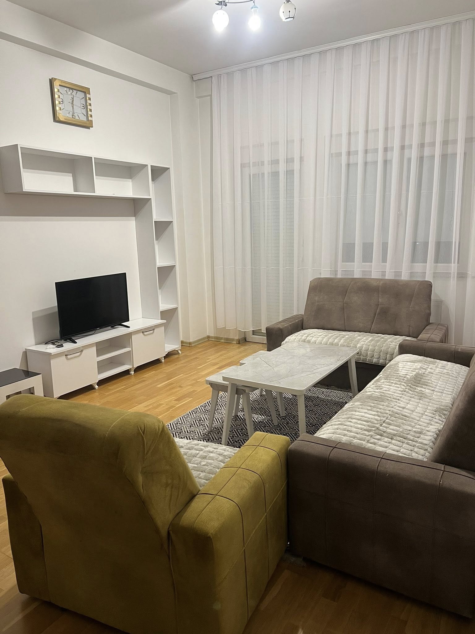 Apartamento en alquiler 1+1 en Bregu i Diellit