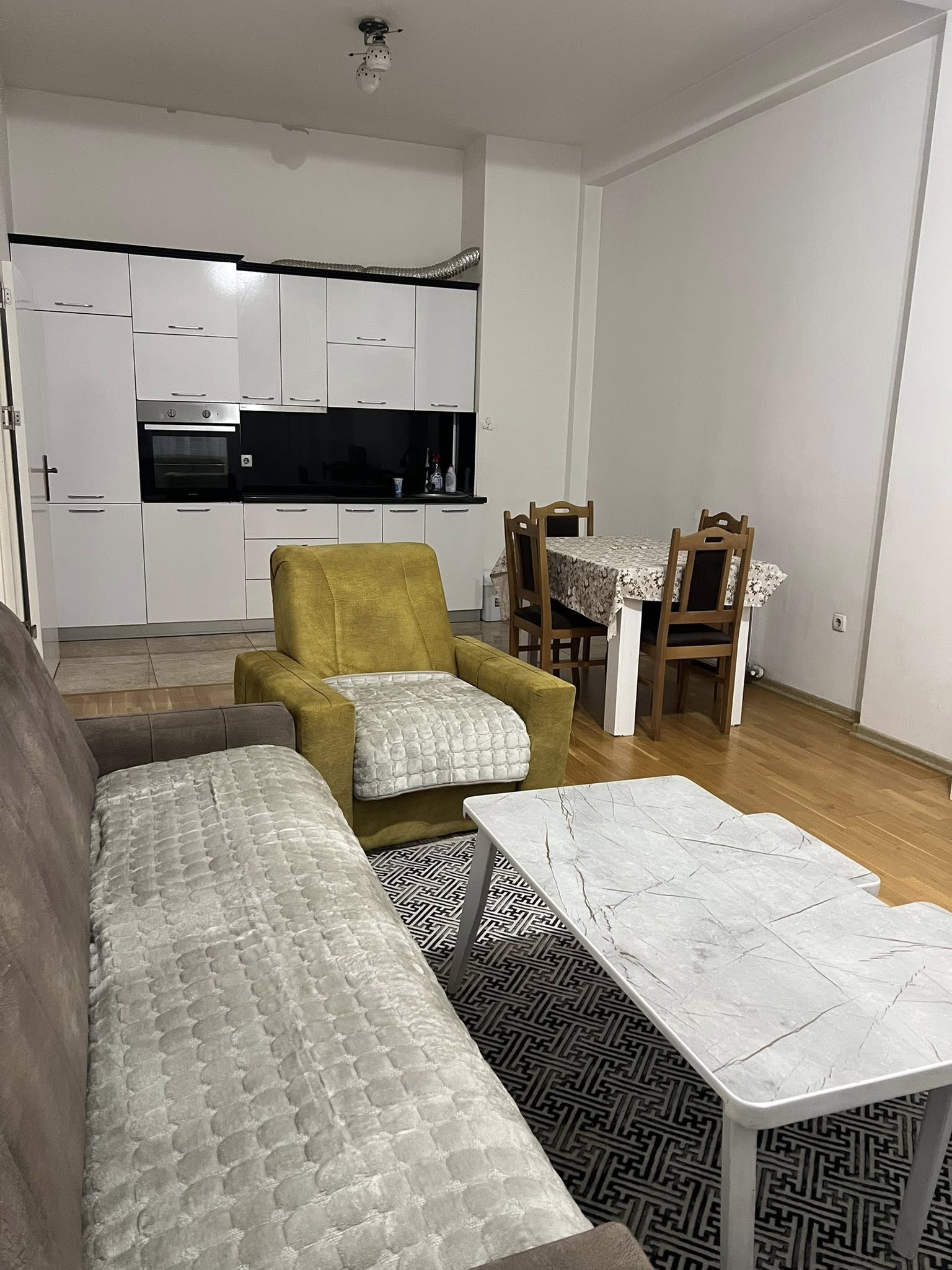 Apartamento en alquiler 1+1 en Bregu i Diellit
