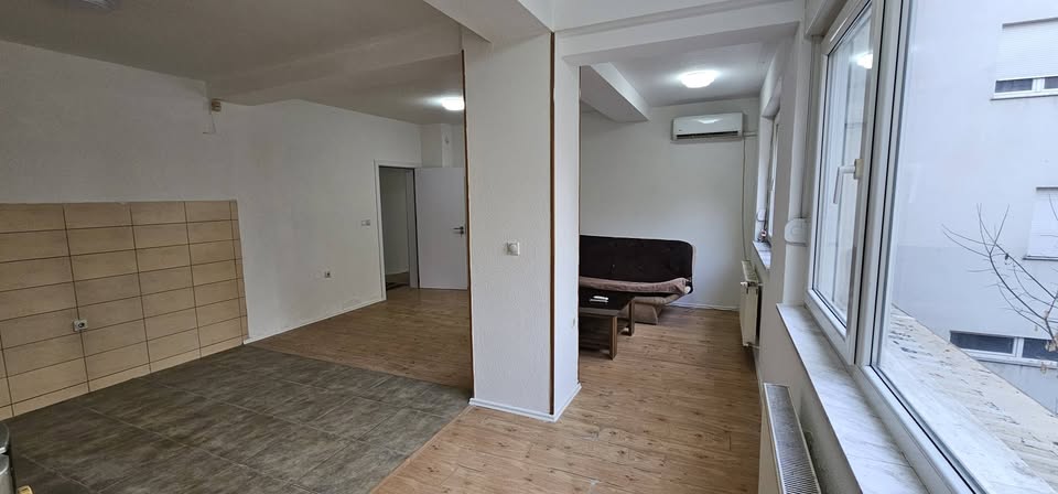 Banesë (zyre) me qira në Tophane