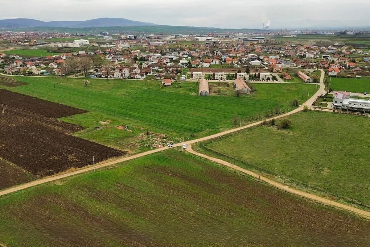 Terreno in vendita nella zona industriale – Miradi e epërme (2)