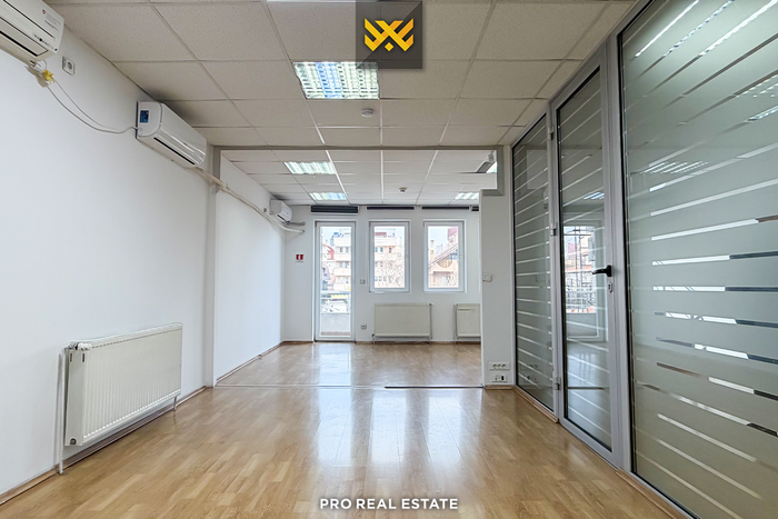 Propiedad de oficina 600m² en alquiler en Pejton (2)