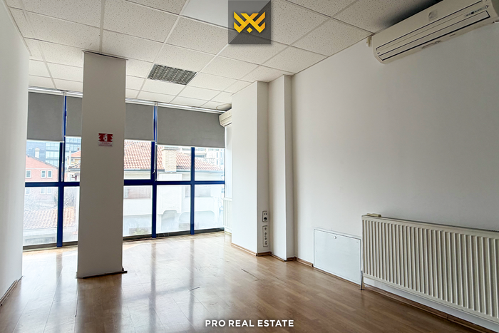 Propiedad de oficina 600m² en alquiler en Pejton (4)