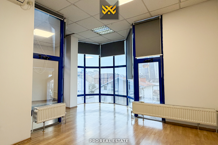 Propiedad de oficina 600m² en alquiler en Pejton (6)