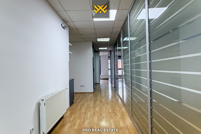 Propiedad de oficina 600m² en alquiler en Pejton