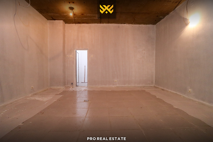 Lokal 30m² për #shitje te qafa.