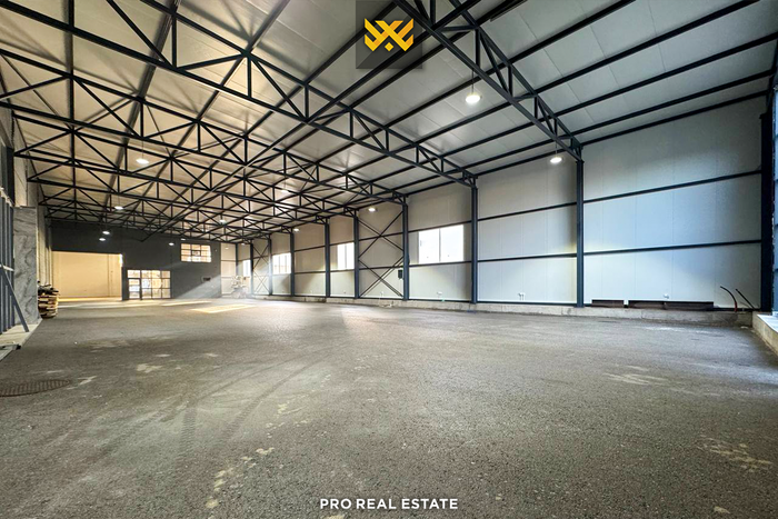 Armazém de 1300m² para alugar em Çagllavicë (2)