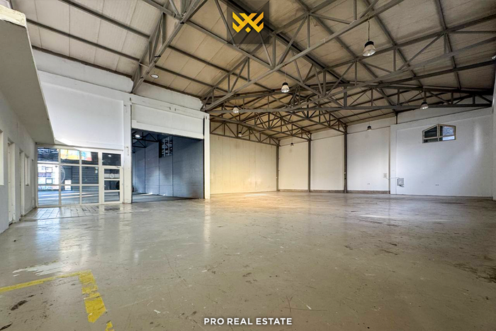 Armazém de 1300m² para alugar em Çagllavicë (3)