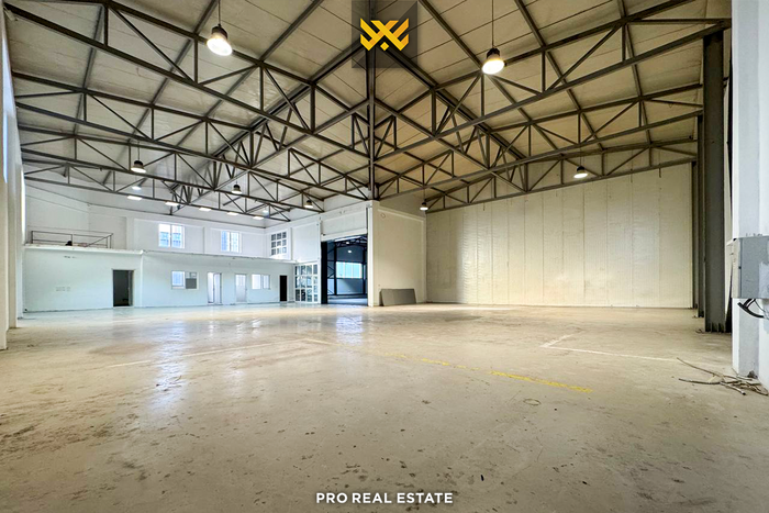 Armazém de 1300m² para alugar em Çagllavicë (5)