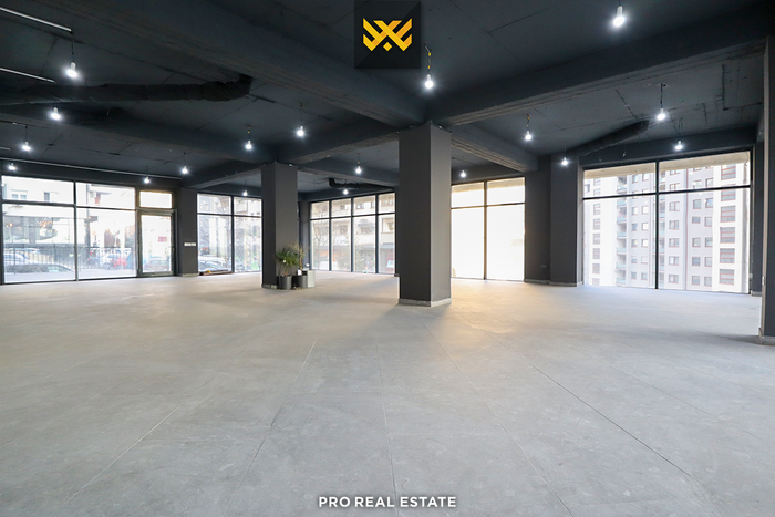 Local 211m² à louer à dragodan