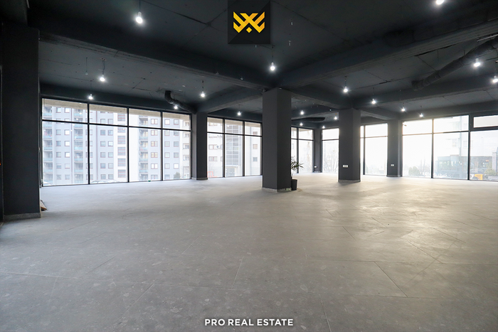 Local 211m² à louer à dragodan