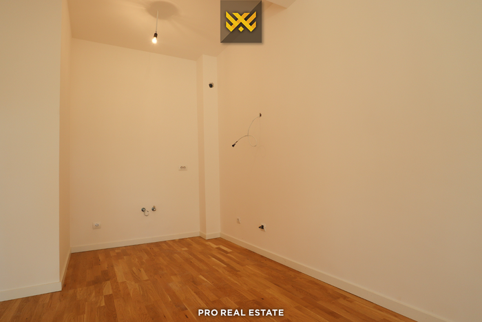 Apartment / office 93m² for rent in muhaxherëve neighborhood