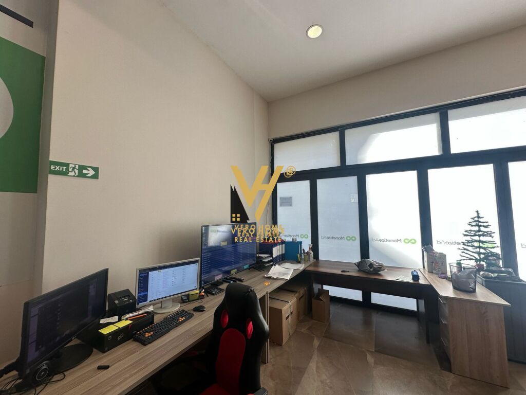 Shop for sale 86 m² at 21 dhjetori 215,000 euro