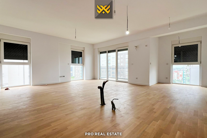 Appartamento / ufficio 116m² in affitto su via b