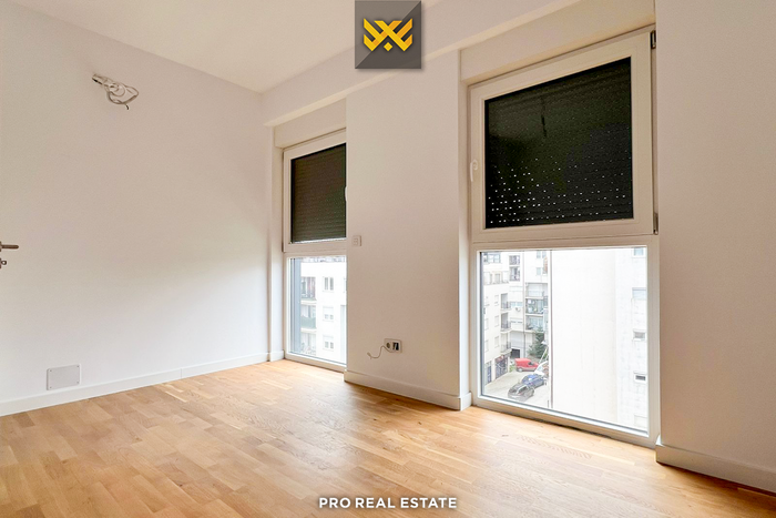 Appartamento / ufficio 116m² in affitto su via b