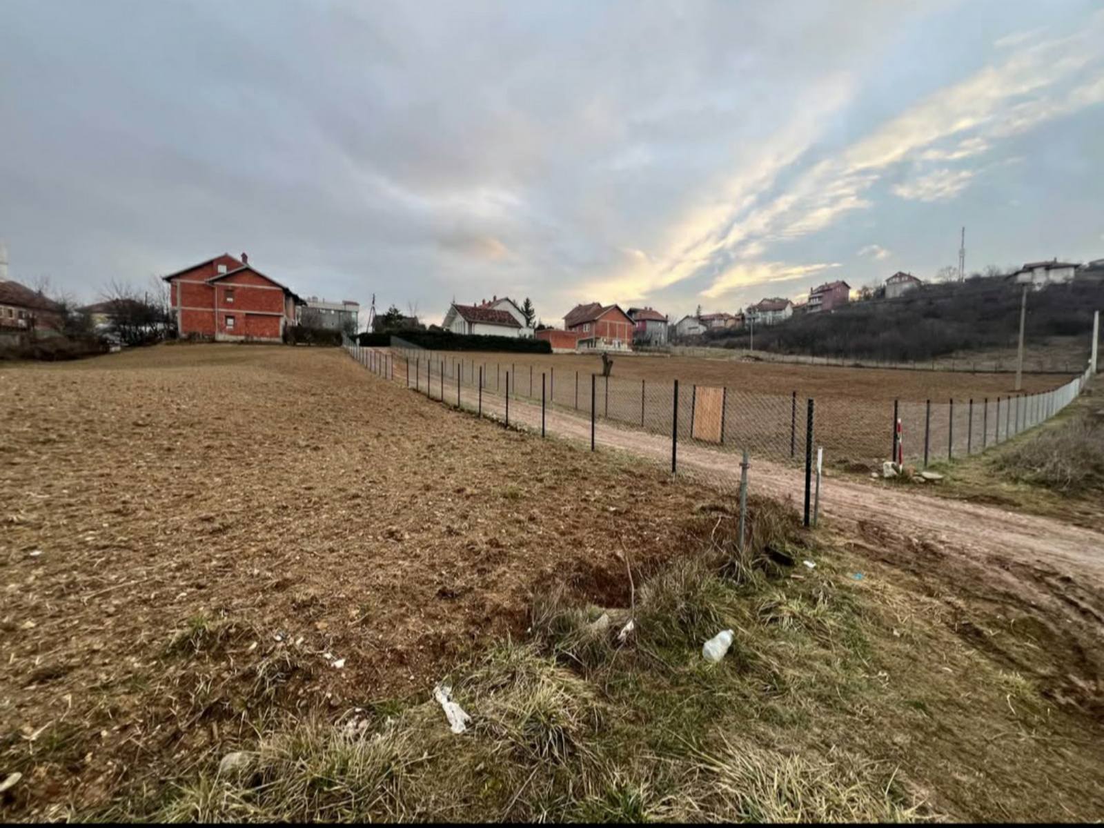 Terrain à vendre sur la route de gërmi – Quartier de bled