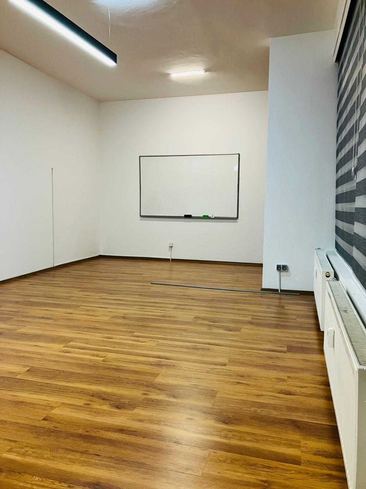 Espacio comercial en venta 135m² en Kalabri (emshir)