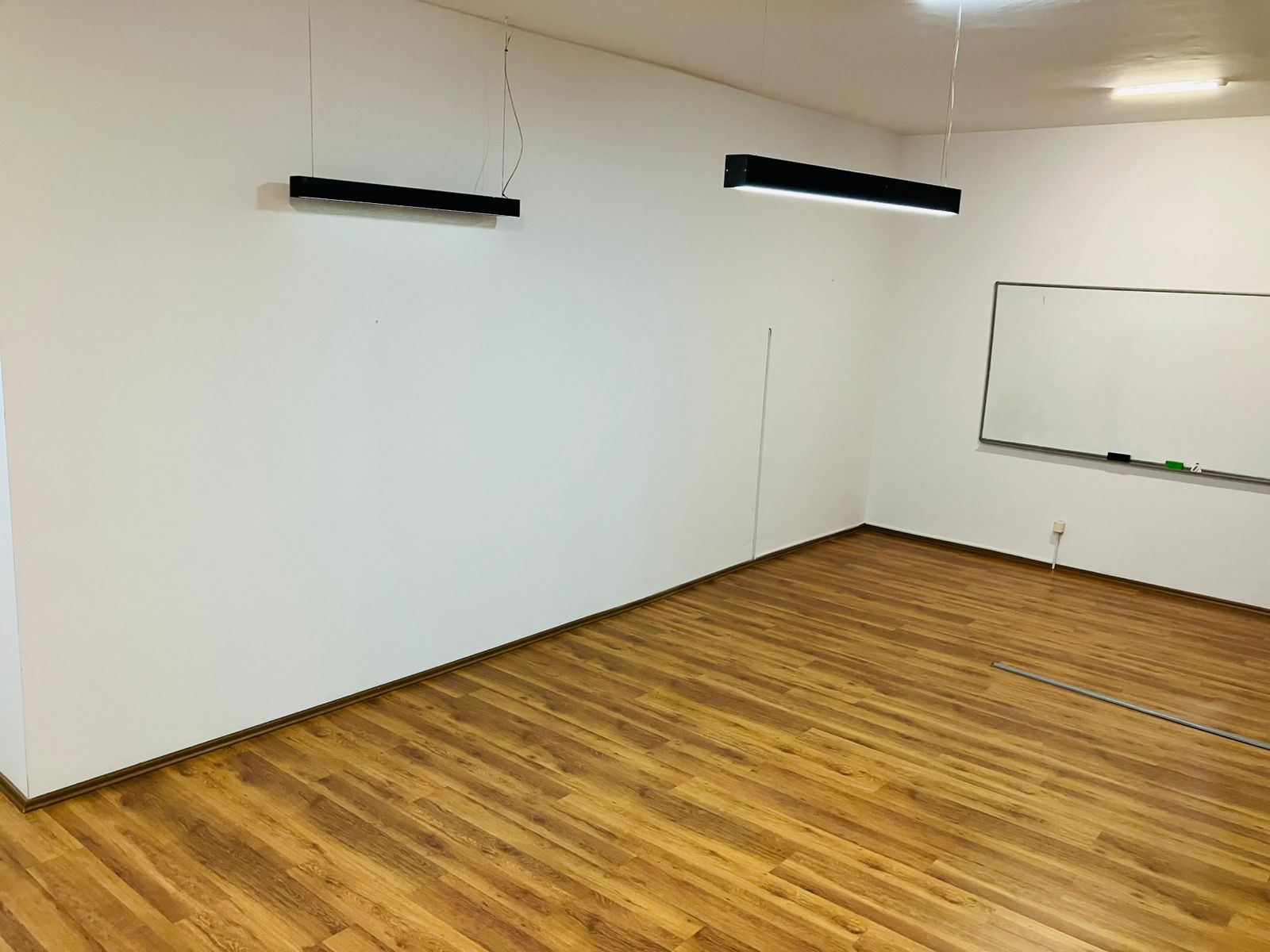 Espacio comercial en venta 135m² en Kalabri (emshir)