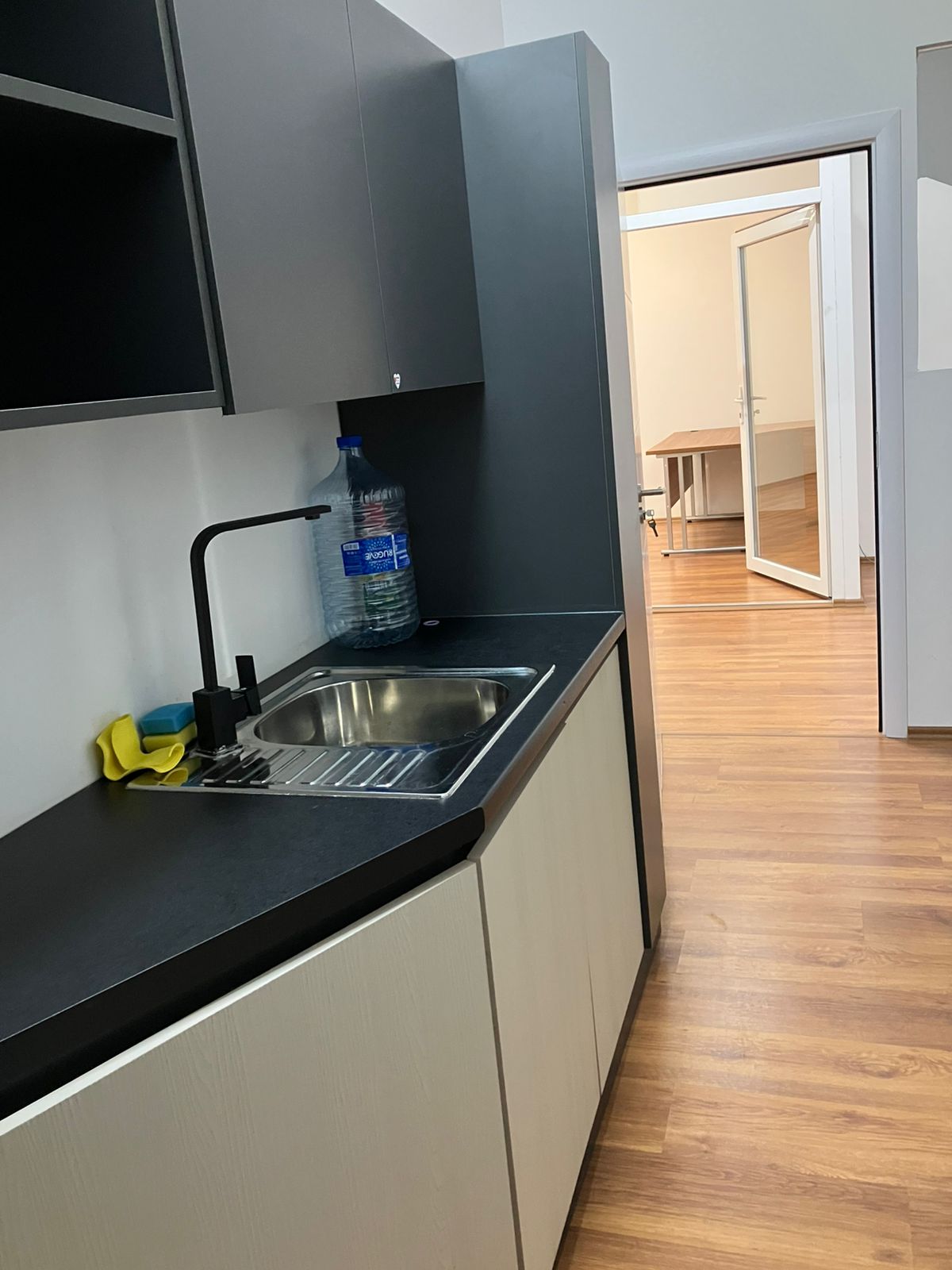 Espacio comercial en venta 135m² en Kalabri (emshir)