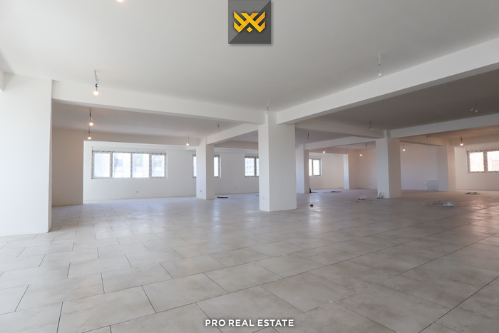 Local / escritório 1116m² à venda em Lakrishtë