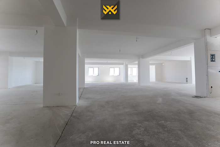 Local / escritório 1116m² à venda em Lakrishtë