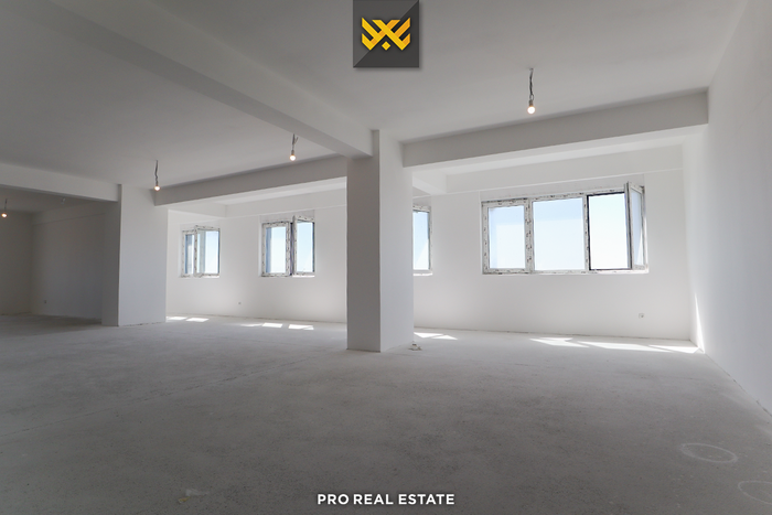 Local / escritório 1116m² à venda em Lakrishtë