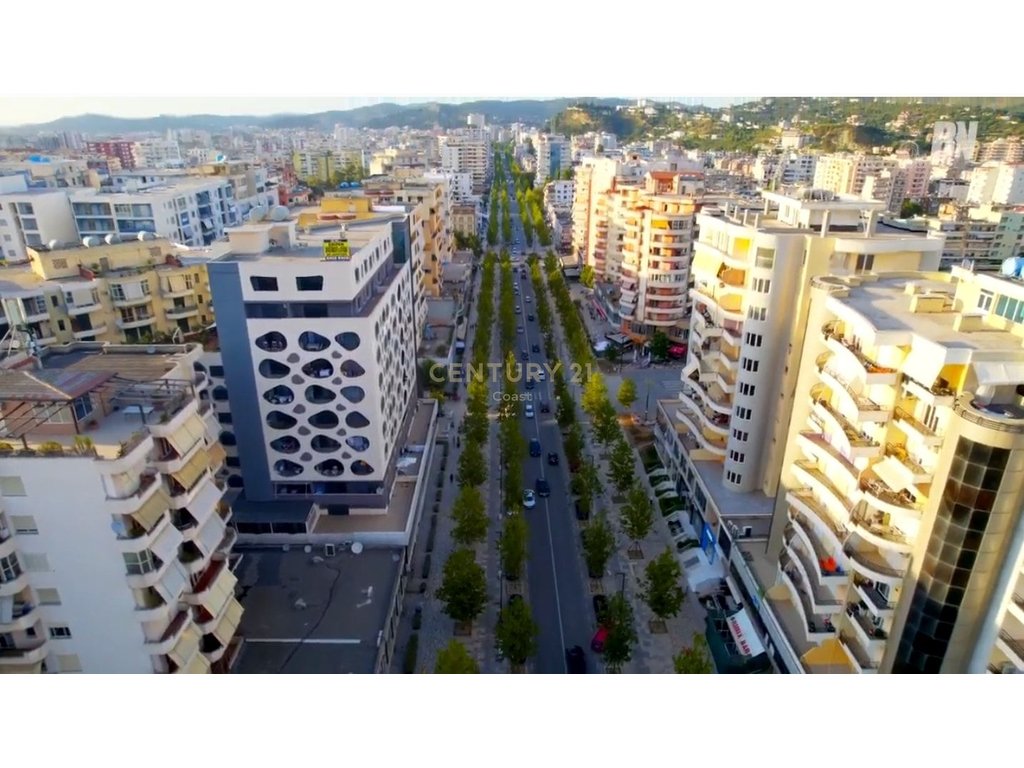 Shitet njesi sherbimi ne bulevardin "Vlore-skele"