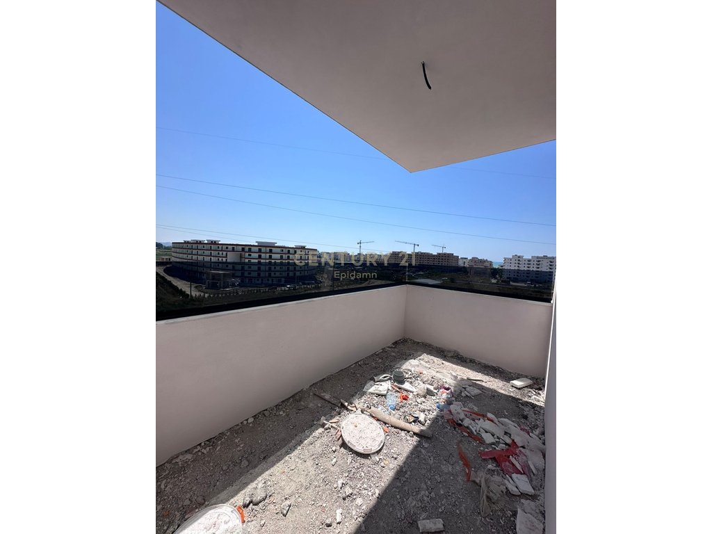 Apartament 1+1 për shitje në golem!