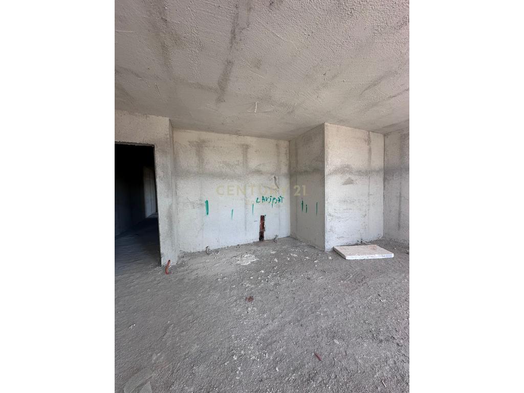 Apartament 1+1 për shitje në golem! (3)