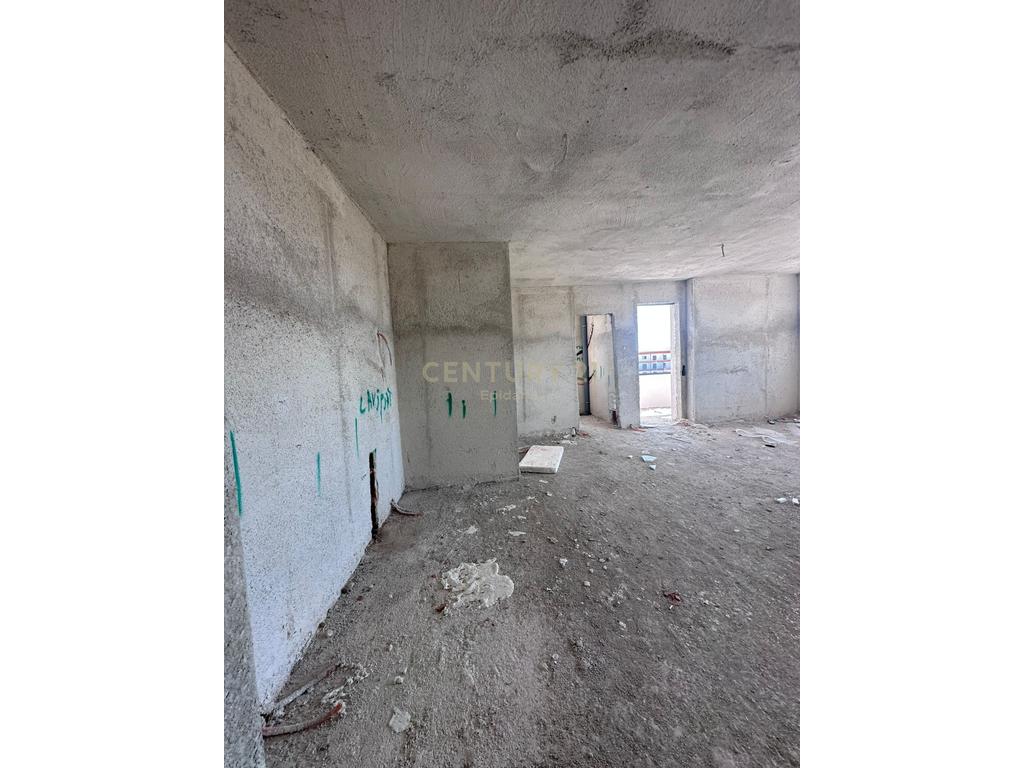 Apartament 1+1 për shitje në golem! (4)