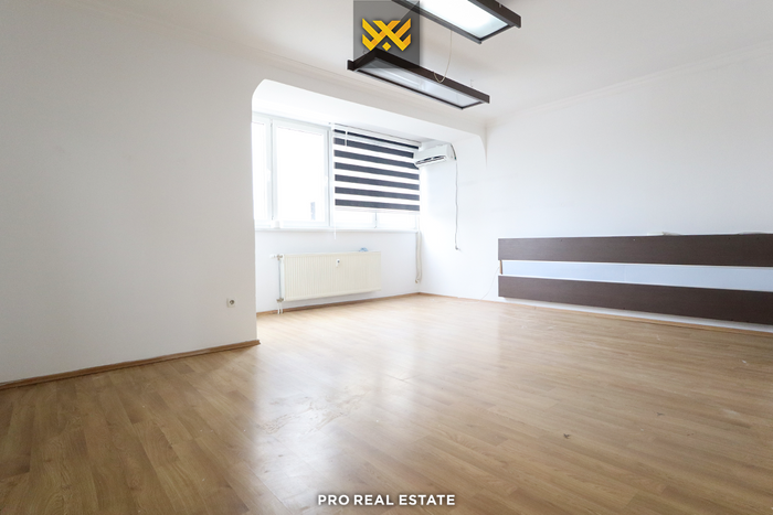 Office 71m² for rent in downtown