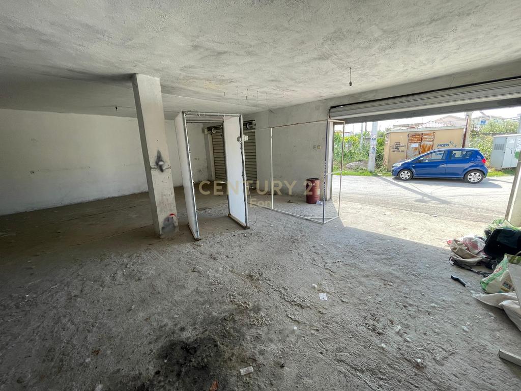 Local commercial à louer 117 m² à shkozet !!