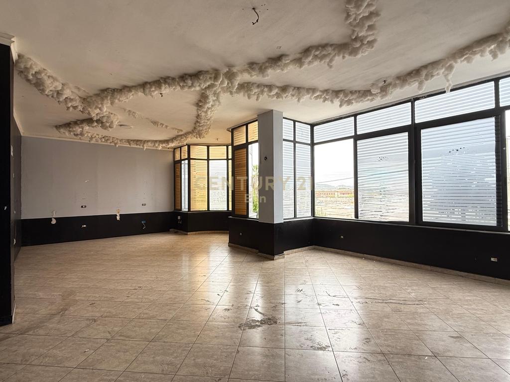 Local commercial à louer 117 m² à shkozet !!