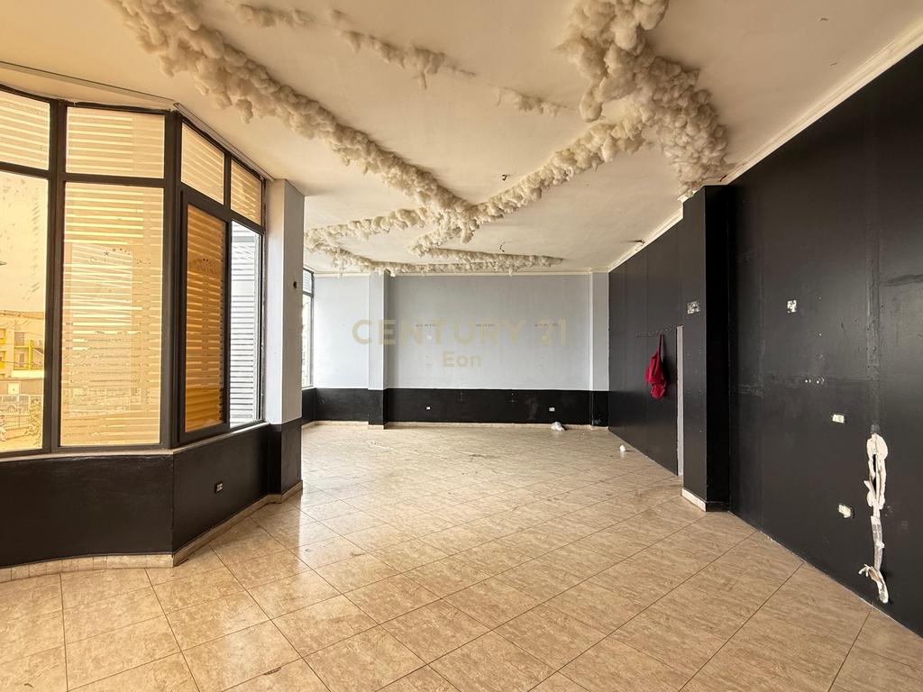 Local commercial à louer 117 m² à shkozet !!