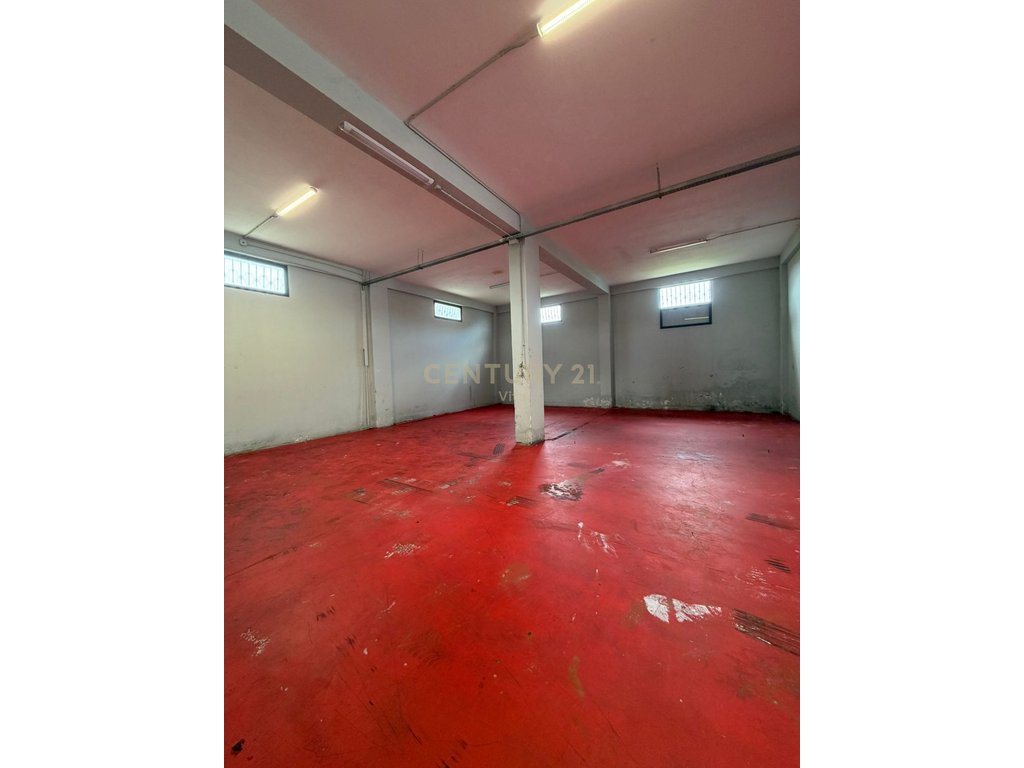 Local commercial à louer 117 m² à shkozet !!