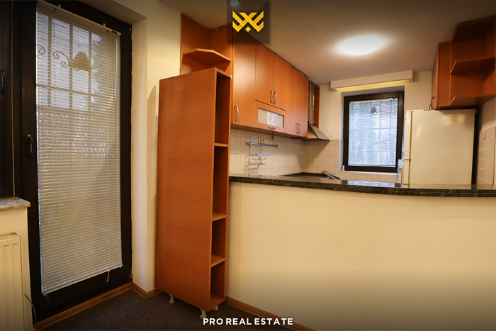 Bureau de 70m² à louer à ulpianë.