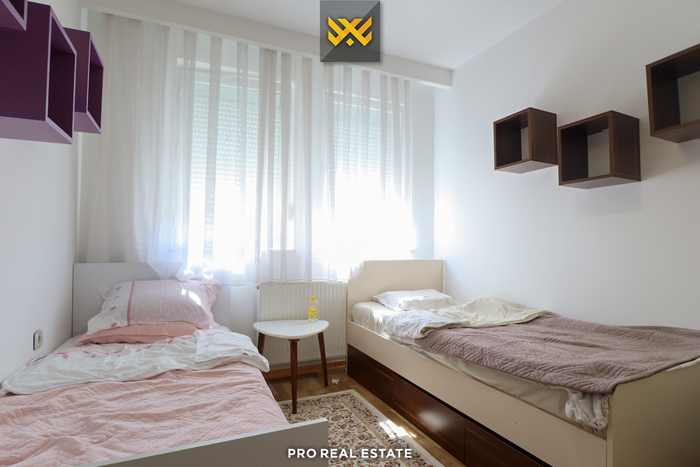 Banesë 97m² me #qira në rrugën b