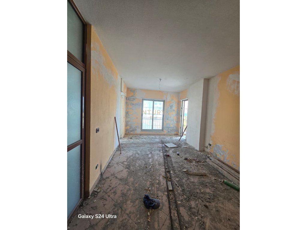 Apartamento à venda 1+1 primeira linha com mar, praia, durres!