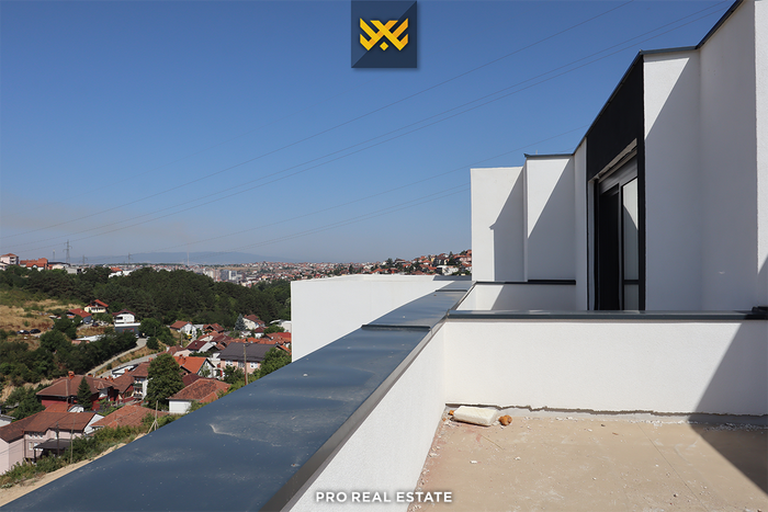 Shtëpi 320m² për #shitje në tokbashqe.