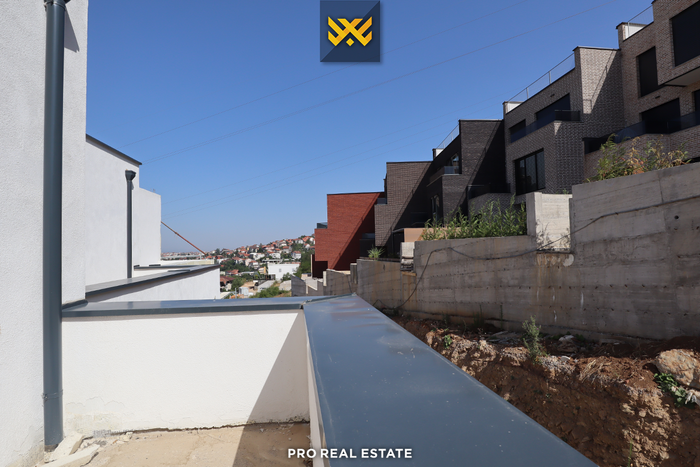 Shtëpi 320m² për #shitje në tokbashqe.