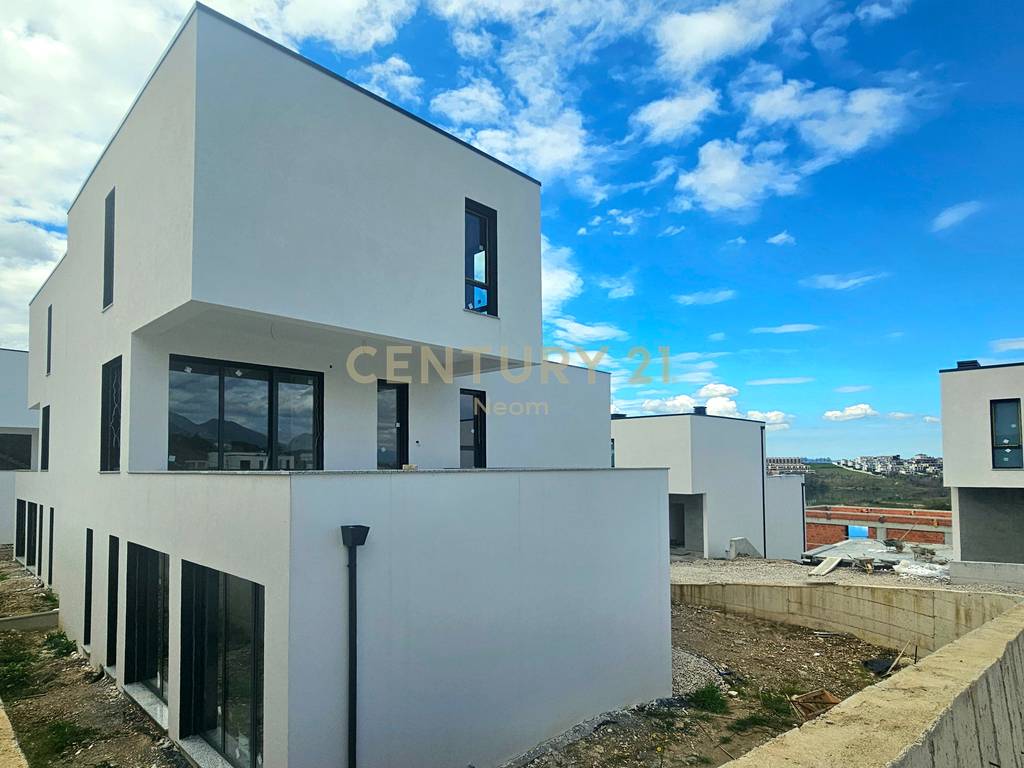 Villas à venda em liqeni i farkes